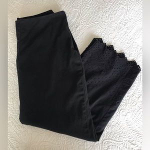 Eyelet Cuff Capris